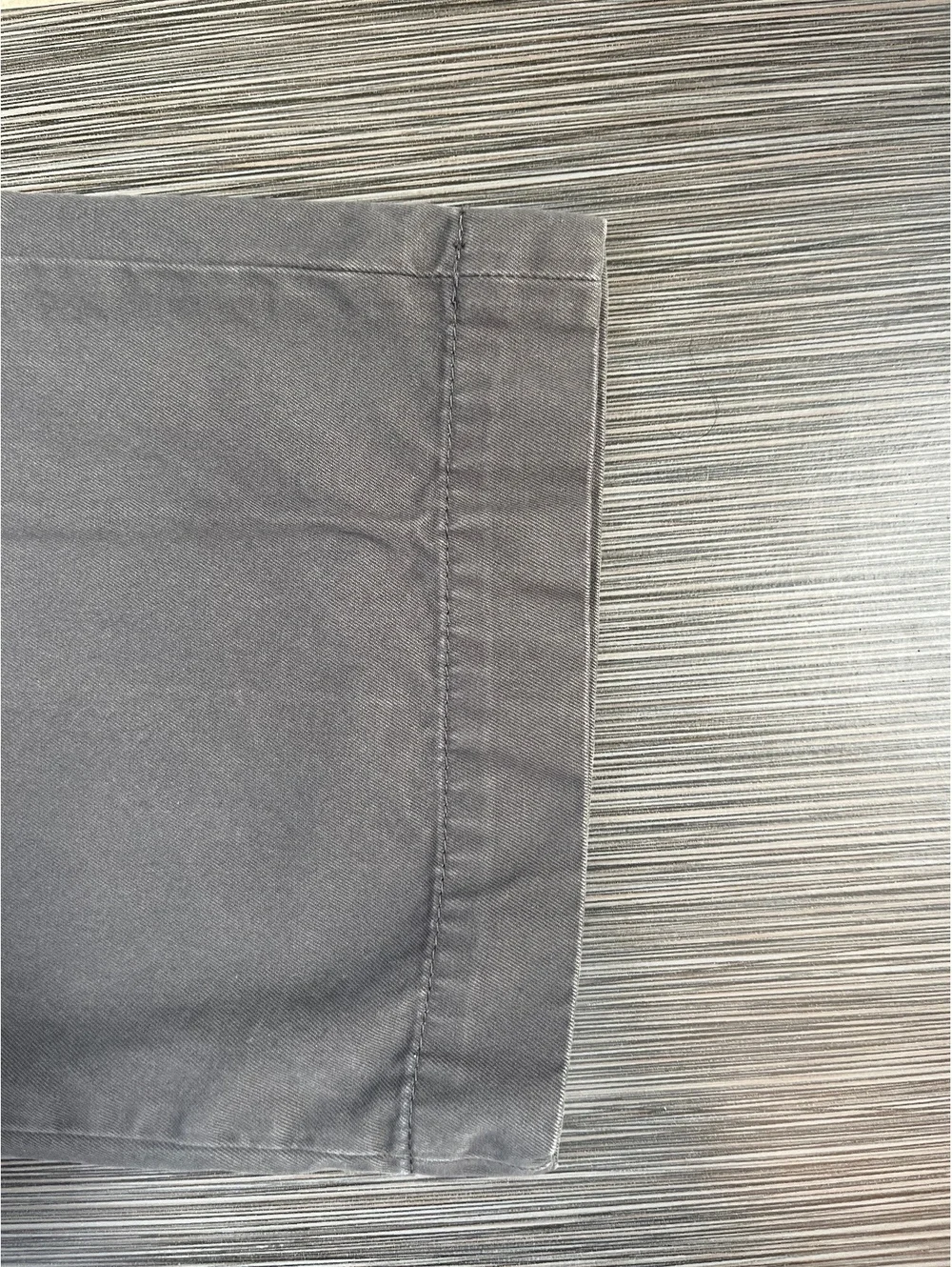 Banana Republic Aiden Men’s Chinos | Charcoal Gray | 36x32 | Excellent Condition